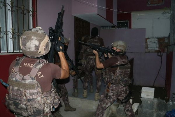 Adana'da uyuşturucu operasyonu: 58 gözaltı