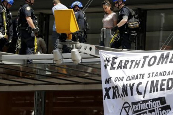 New York Times önünde protesto: 70 gözaltı