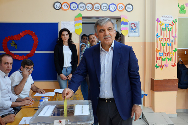 Abdullah Gül oyunu kullandı