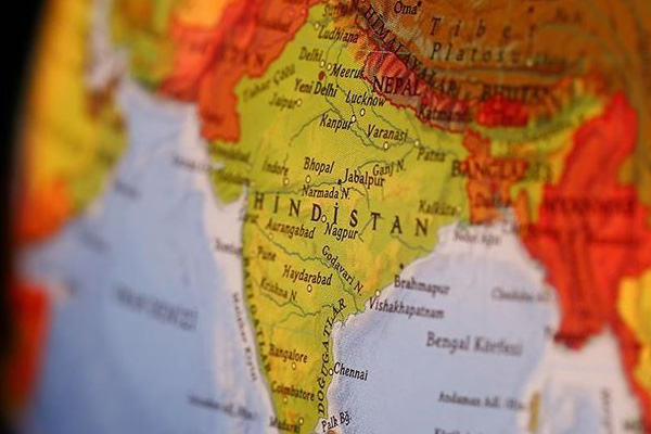 Hindistan'da dini etkinlikte çadır çöktü: 14 ölü