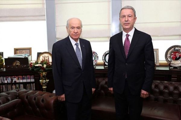 Milli Savunma Bakanı Hulusi Akar, MHP’yi ziyaret etti.