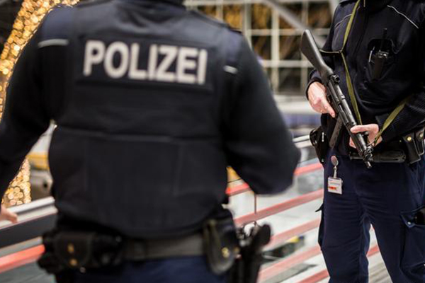 Ordu ve emniyetteki aşırı sağ kadrolaşma, Almanları panikletti!