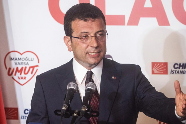 Ekrem İmamoğlu mazbatasını aldı