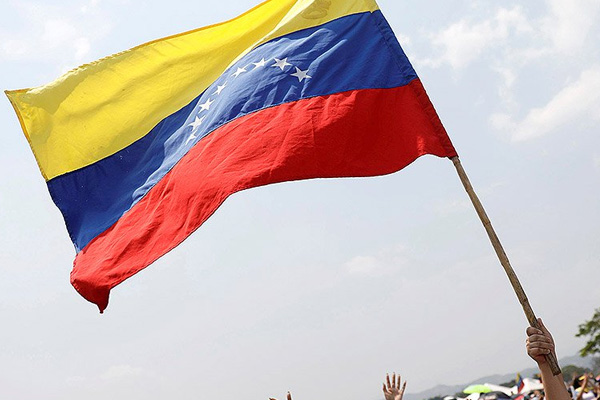 Venezuela'daki Rus askeri uzmanlar ülkelerine döndü