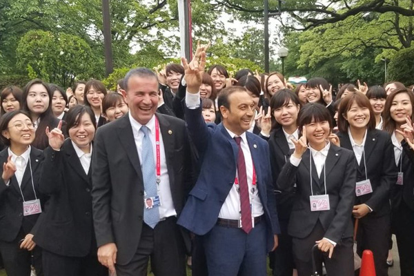 Japon diplomatlardan Bozkurt işareti