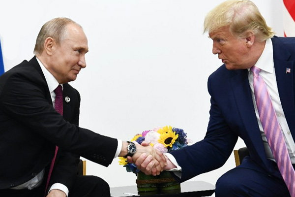 Trump'tan Putin'e: Seçimlere burnunu sokma