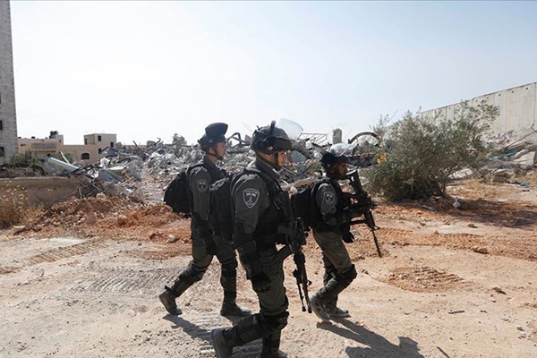 İsrail askerleri Gazze sınırında onlarca Filistinliyi yaraladı