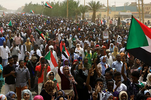 Sudan halkı, darbe yönetimine karşı yeniden sokaklarda