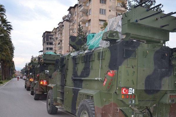 TSK'dan Suriye sınırına zırhlı araç ve komando takviyesi