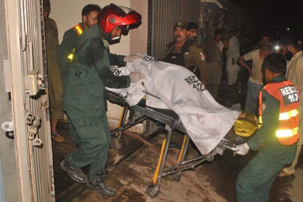 Pakistan'da aile faciası: 9 ölü