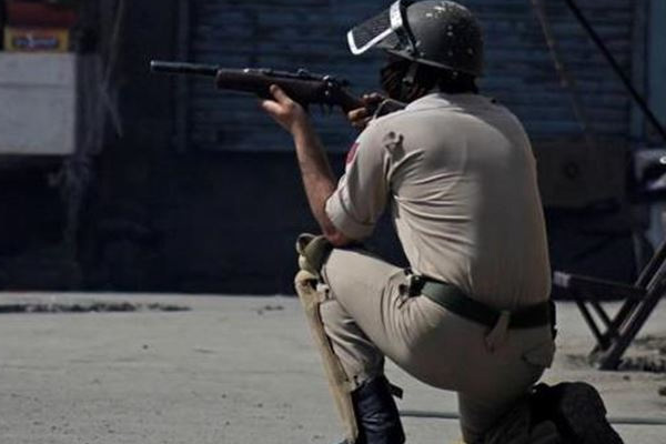 Pakistan'da havalimanında silahlı saldırı: 2 ölü