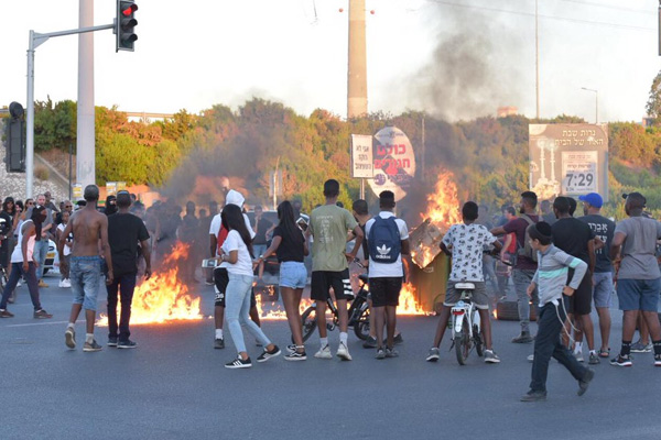 İsrail'de Etiyopyalı Yahudilerin gösterilerinde 111 polis yaralandı