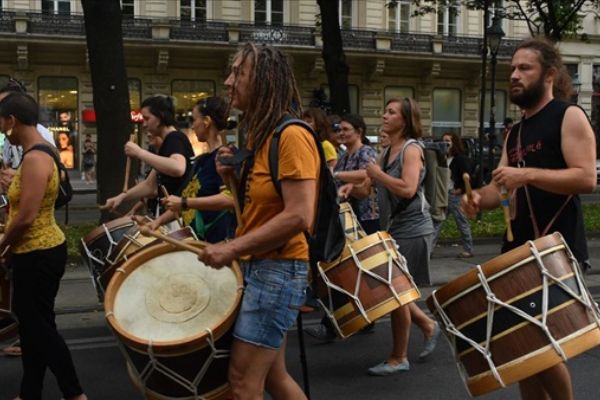 Avusturya'da, düzensiz göçmenleri kurtaran Alman gemi kaptanına destek eylemi