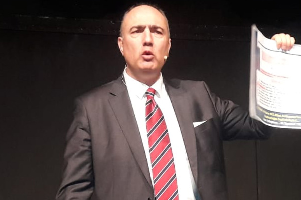 Akşener'in danışmanı Vedat Yenerer'den ırkçı paylaşım