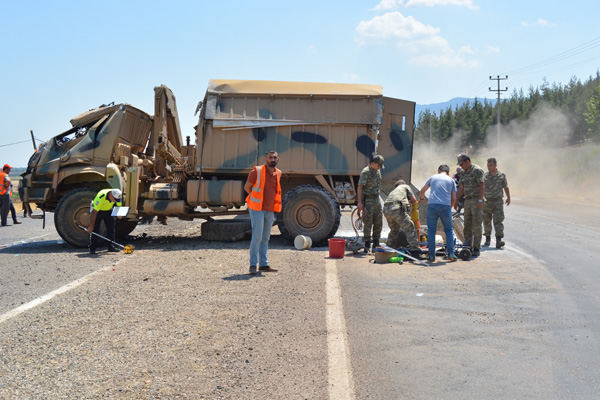 Gaziantep'te askeri araç devrildi: 2 yaralı