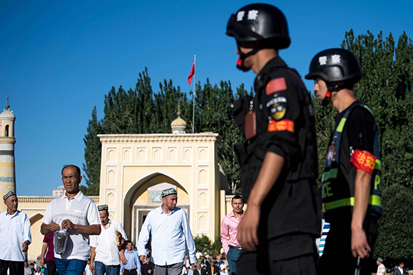 Çinli yetkililer, DoğuTürkistan’a gelenleri adım adım takip ediyor!