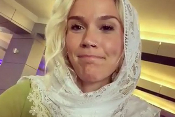 İran, İngiliz sanatçı Stone'u sınır dışı etti!