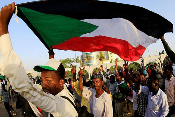 Sudan’da asker ile sivil, iktidarı paylaşmada anlaştı!
