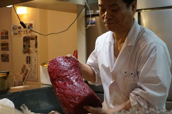 Japonya'da ilk avın ardından balina etinin kilosu 140 dolar
