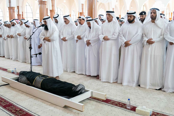 Ev partisinde ölen BAE Prensinin cenazesi siyah tüle sarıldı