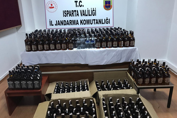 Isparta'da kaçak ve sahte içki operasyonu