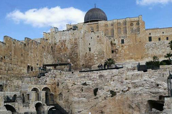 Filistinli uzmanlar uyarıyor: Mescid-i Aksa’nın surları her an yıkılabilir