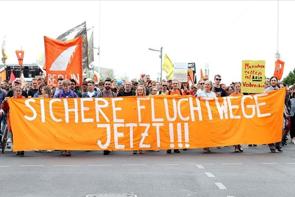 Almanya'da sığınmacılara destek yürüyüşü