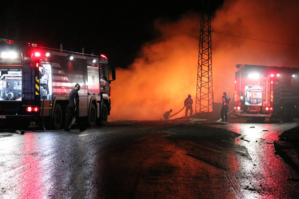 İzmir'de geri dönüşüm alanında yangın