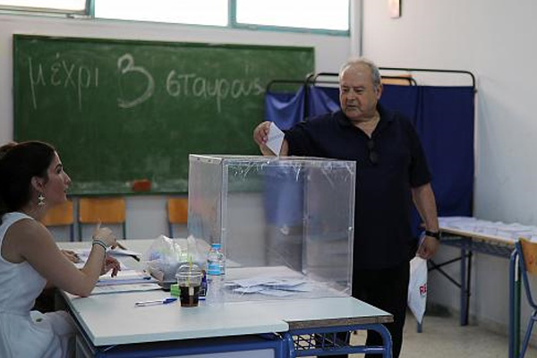 Yunanistan’da kritik gün: Halk sandık başında