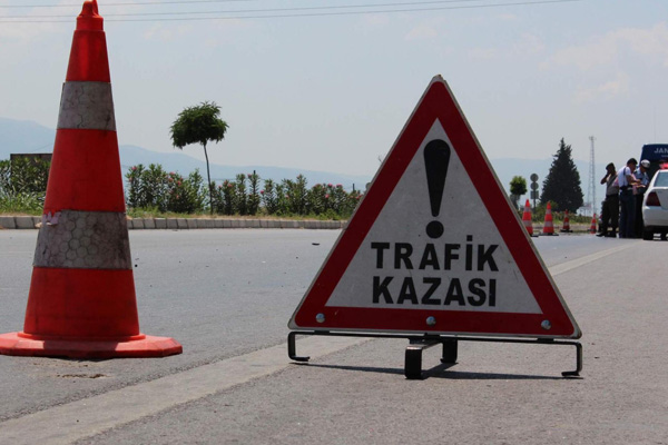 Antalya'da yolcu otobüsüyle otomobil çarpıştı: 2 ölü, 3 yaralı