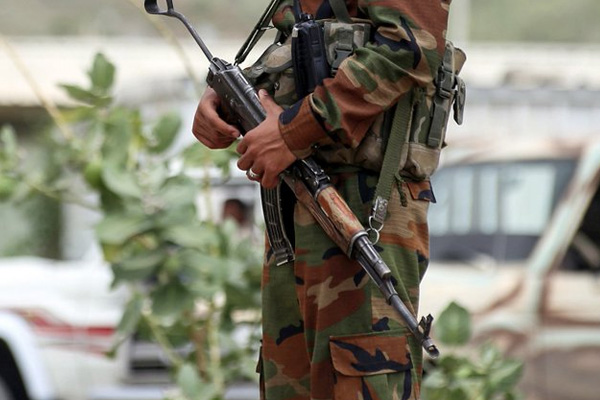 Yemen'de gerginlik artıyor: Kabile mensupları ile BAE destekli güçler çatıştı