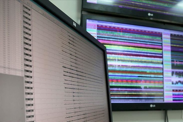 Endonezya'da şiddetli deprem