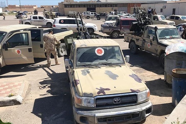 Libya'da UMH birliklerinden Trablus Havalimanı'na üç eksenden operasyon