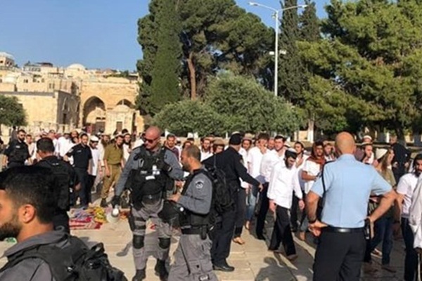 Yahudi yerleşimciler, Mescid-i Aksa'ya baskın yaptı