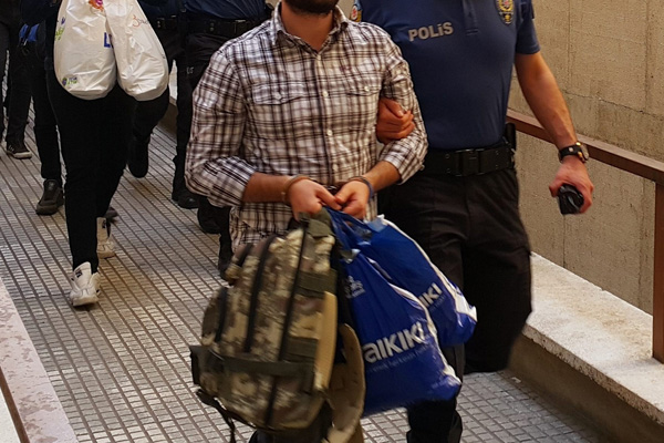 İzmir’de TSK’ya FETÖ operasyonu