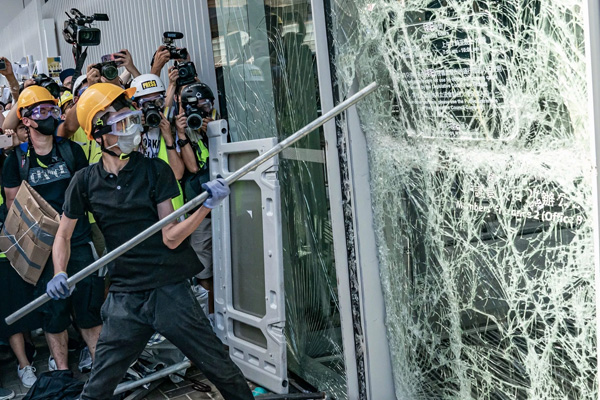 Hong Kong’da protestolar amacına ulaştı: Yasa tasarısı öldü