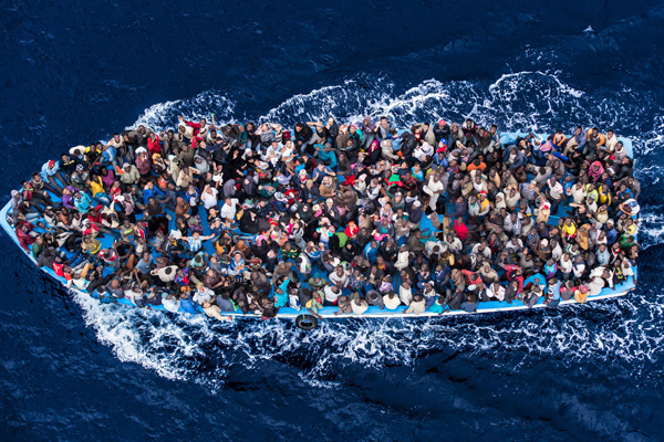 Tunus açıklarında batan tekneden 71 düzensiz göçmen kurtarıldı