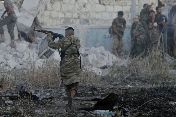 Hafter güçleri polis merkezine saldırdı