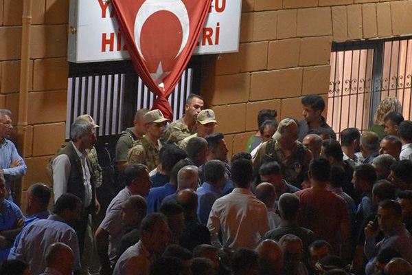 PKK'lı teröristlerin katlettiği iki çobanın cenazesi toprağa verildi