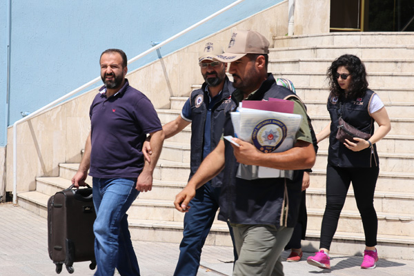 FETÖ'den aranan 'il imamı' yakalandı