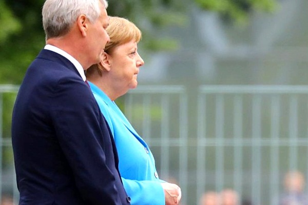 Merkel titreme nöbetiyle ilgili konuştu