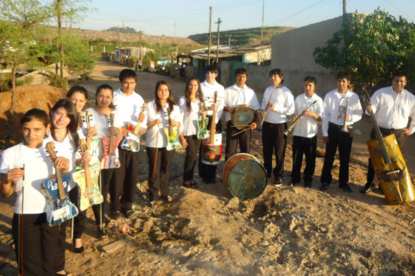 Paraguay'da çöpü müziğe çeviren insanlar