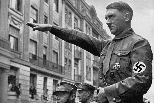 Merkel: Hitler’e suikast girişimi düzenleyenler, örnek alınacak kişiler!