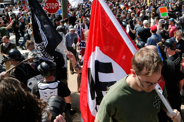 Alman polisi: Aşırı sağcılar tarafından yerleştirilen 200'e yakın siyah haç kaldırıldı