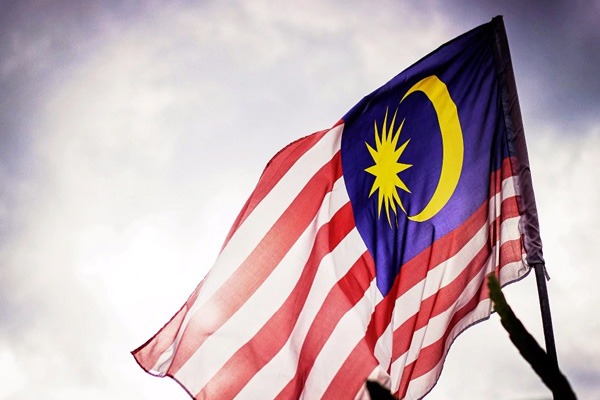 Malezya'da seçme ve seçilme yaşı 18'e indirildi