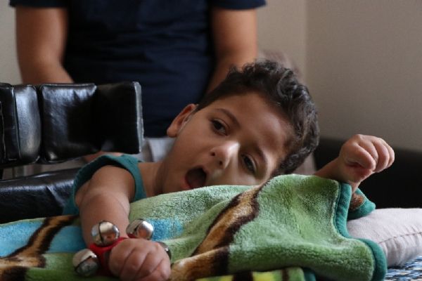 Engelli oğlunu bırakıp gitti, bir de haciz gönderdi