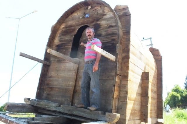 Edremit'te asırlık dev buğday ambarı ilgi gördü