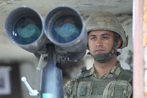 Baba oğul omuz omuza vatan nöbetinde