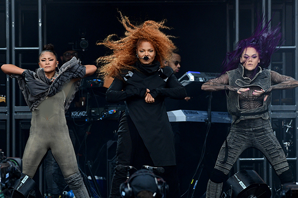 Amerikalı şarkıcı Janet Jackson, Cidde’de konser verdi!