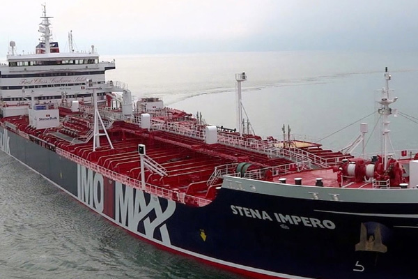 Londra'dan İngiliz gemilerine uyarı: Hürmüz Boğazı'nın dışında kalın